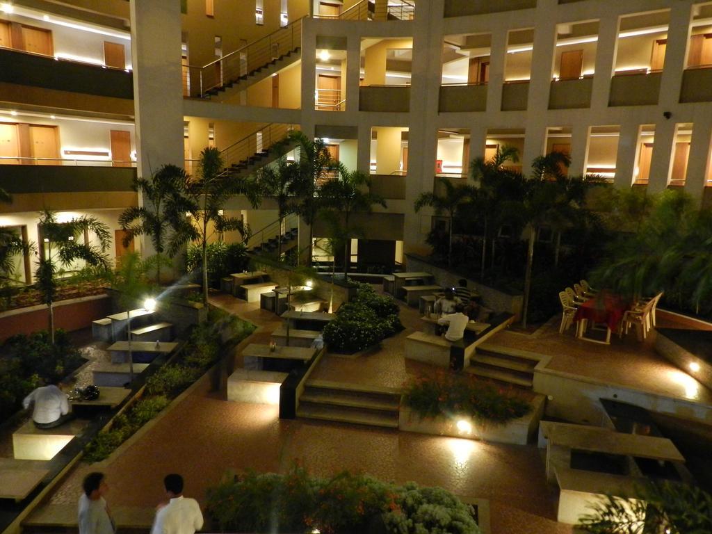 Hotel Rock Regency Toranagallu Екстер'єр фото