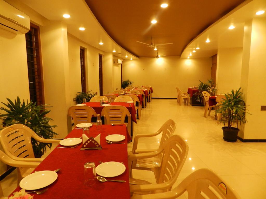 Hotel Rock Regency Toranagallu Екстер'єр фото