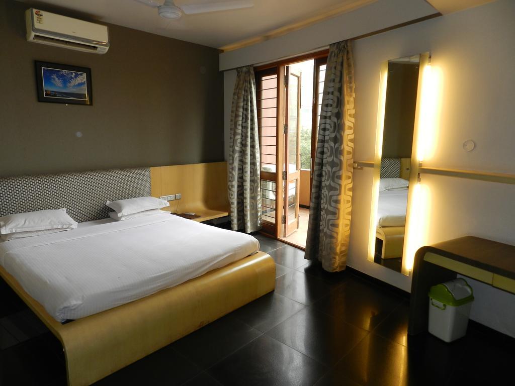 Hotel Rock Regency Toranagallu Номер фото