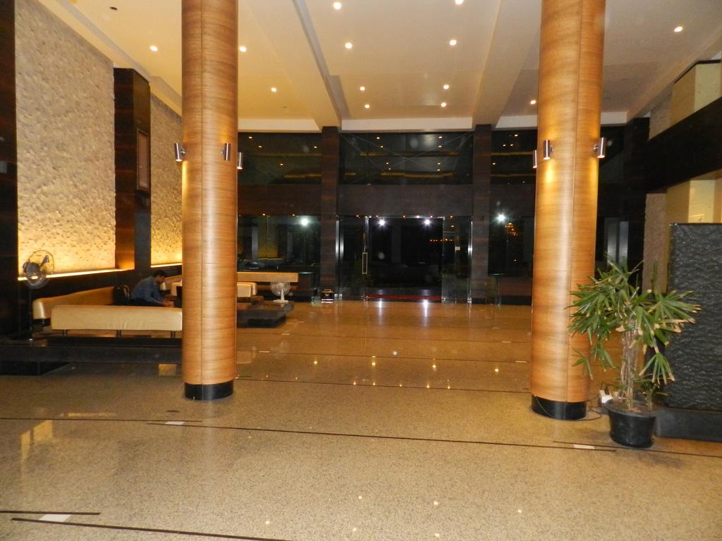 Hotel Rock Regency Toranagallu Екстер'єр фото