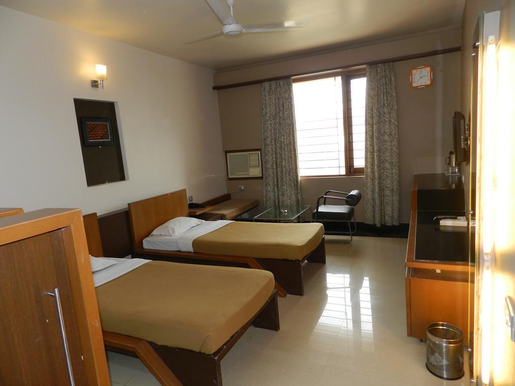 Hotel Rock Regency Toranagallu Екстер'єр фото