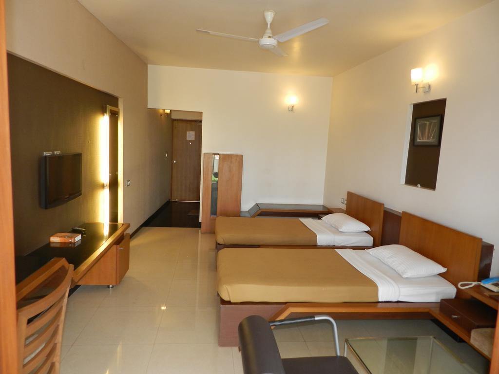 Hotel Rock Regency Toranagallu Екстер'єр фото