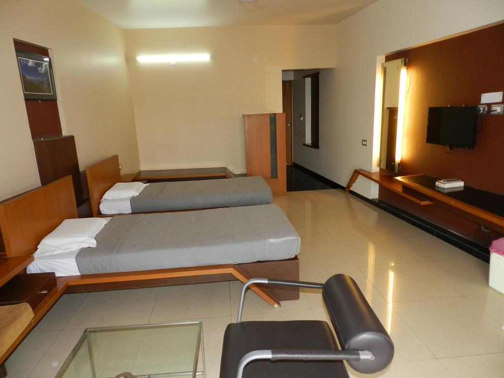 Hotel Rock Regency Toranagallu Екстер'єр фото